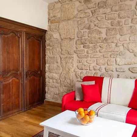 Saint Louis En Ile Apartment *